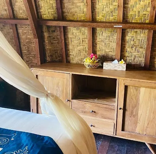 Sari * Uluwatu